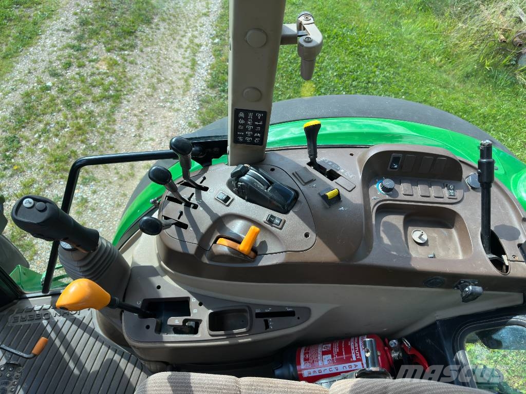 John Deere 5820 Trattori