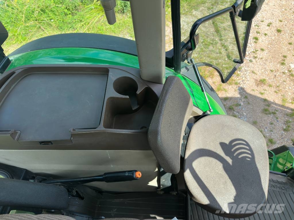 John Deere 5820 Trattori