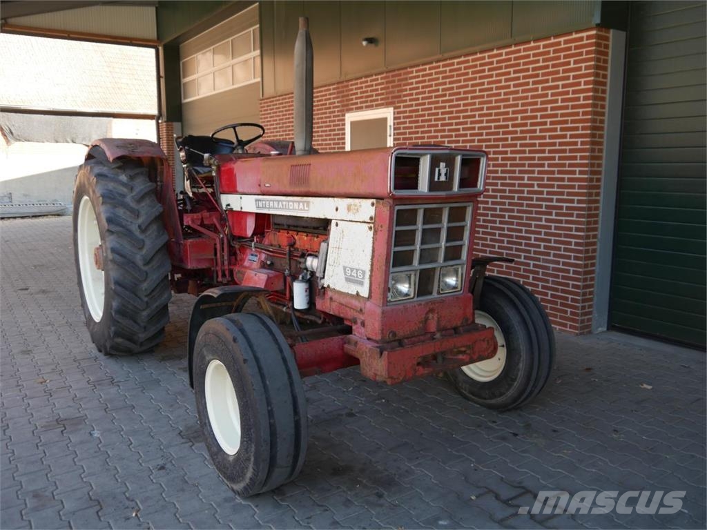 Case IH IHC 946 2wd Traktory