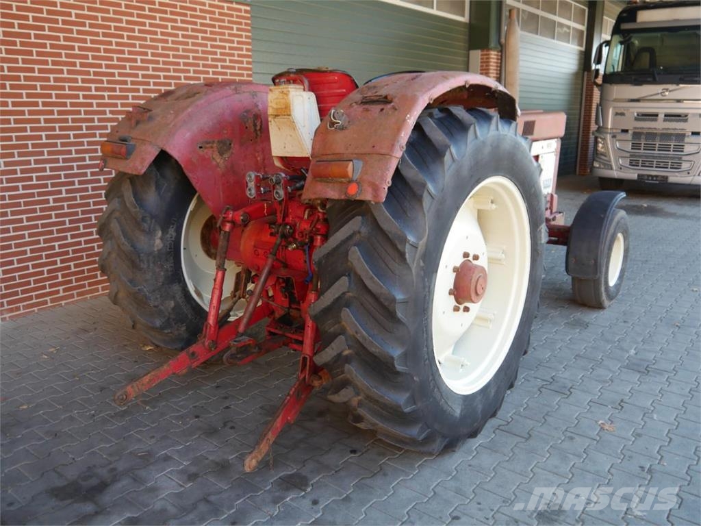 Case IH IHC 946 2wd Traktory