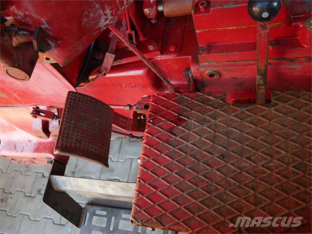 Case IH IHC 946 2wd Traktory