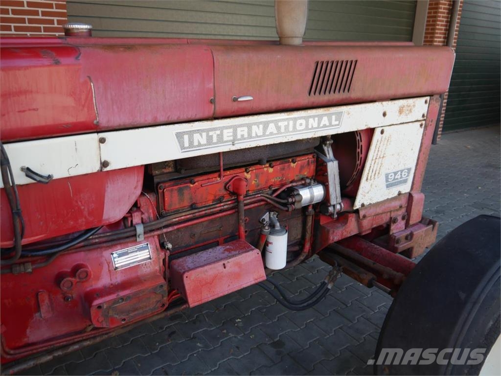 Case IH IHC 946 2wd Traktory