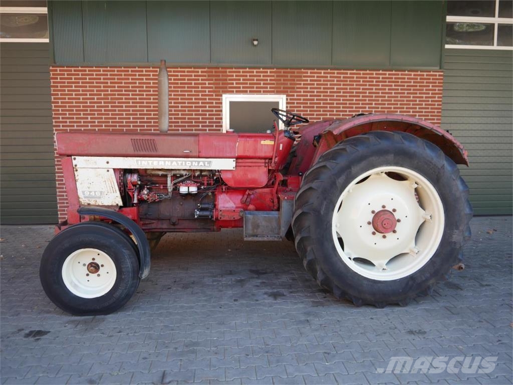 Case IH IHC 946 2wd Traktory