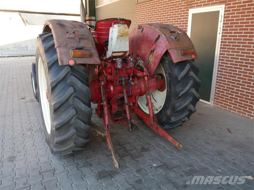 Case IH IHC 946 2wd Traktory