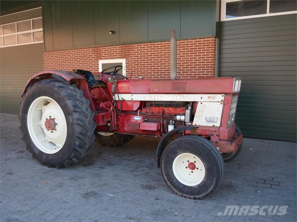 Case IH IHC 946 2wd Traktory