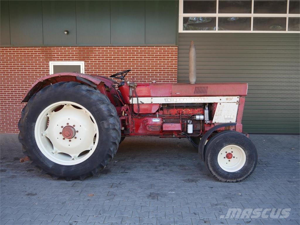 Case IH IHC 946 2wd Traktory