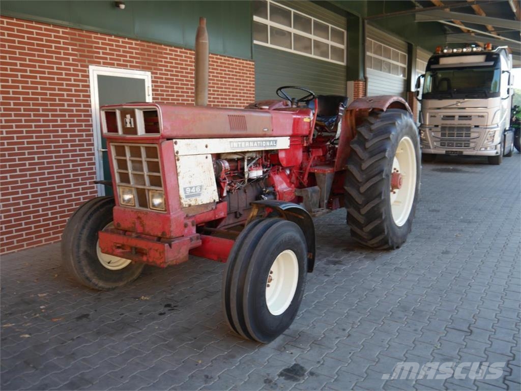 Case IH IHC 946 2wd Traktory