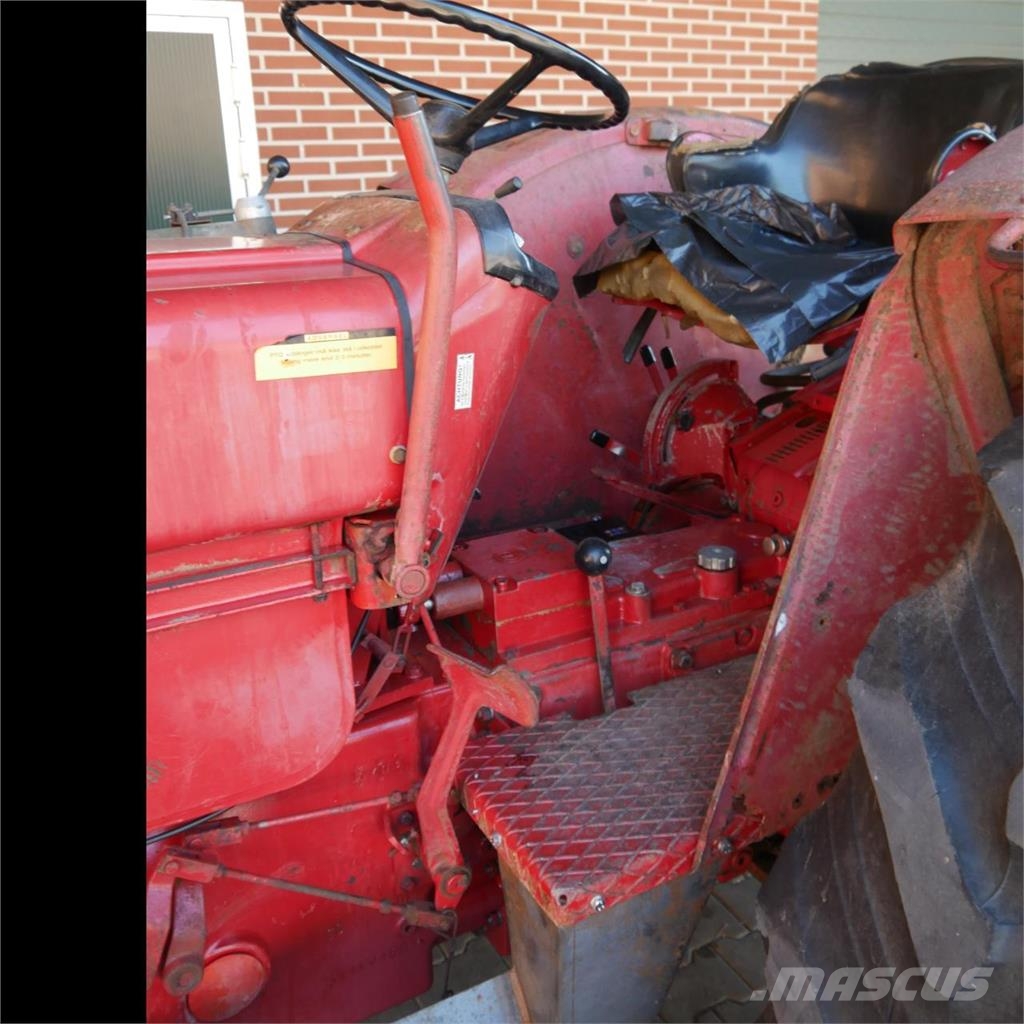 Case IH IHC 946 2wd Traktory