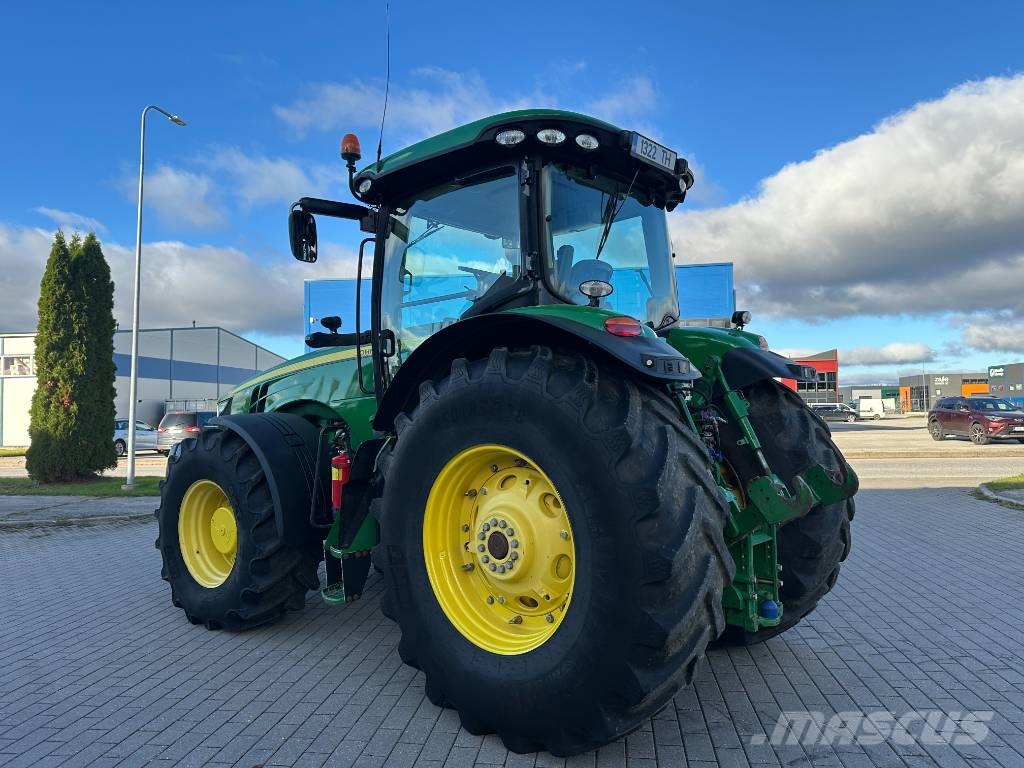 John Deere 8310 R Traktori