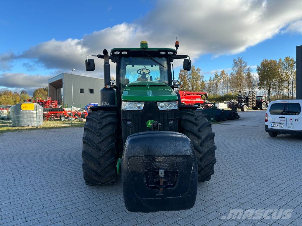 John Deere 8310 R Traktori