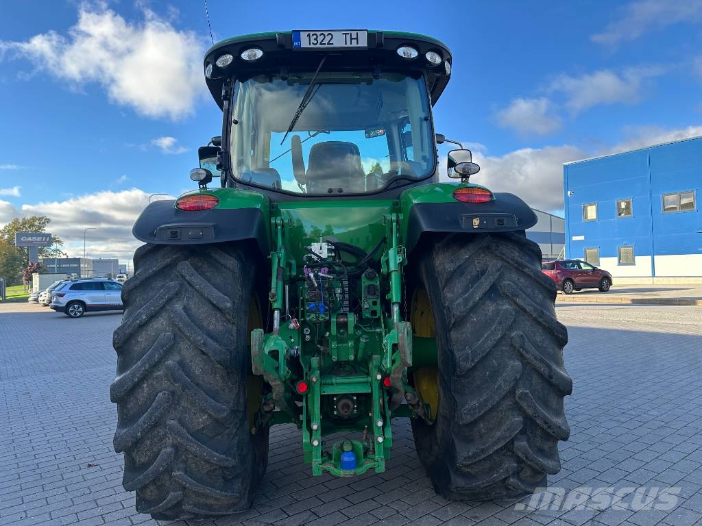 John Deere 8310 R Traktori