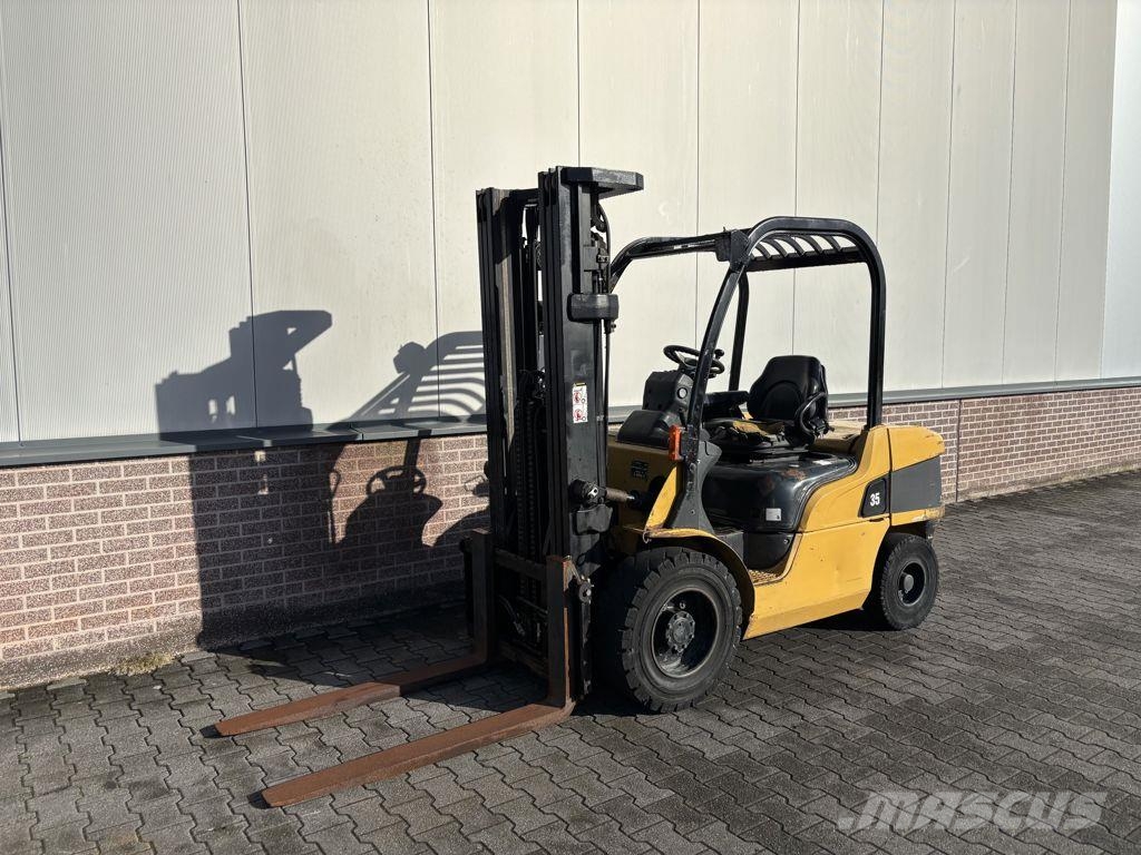 CAT 3 Chariots diesel