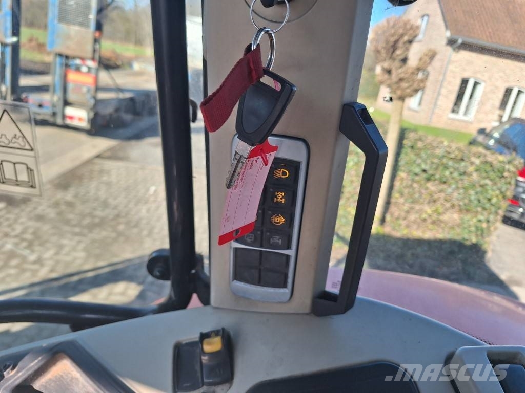 Massey Ferguson 5609 Dyna 4 トラクター
