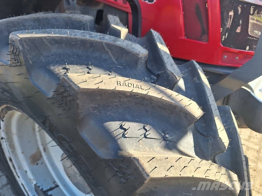 Massey Ferguson 5609 Dyna 4 トラクター