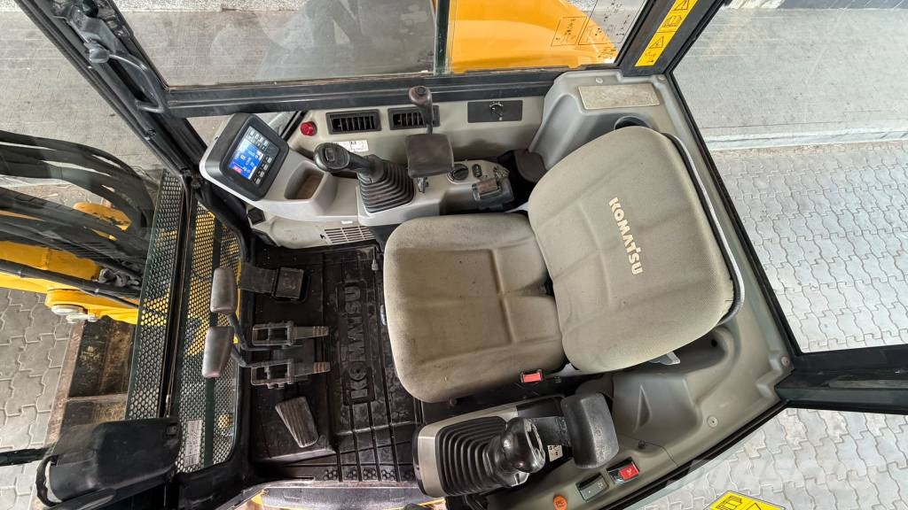 EXCAVADORA KOMATSU Escavadoras Midi 7t - 12t
