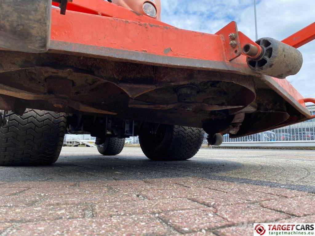 Kubota F3680 EC 4WD 3-Gang Rotary Mower Самохідні газонокосарки