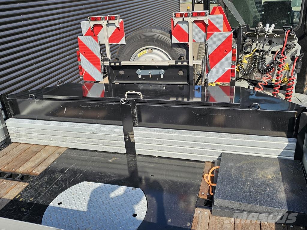 Broshuis 3ABSD / EXTENADABLE / HIAB 95 tm + JIB / ELECTRIC نصف مقطورة مسطحة منخفضة