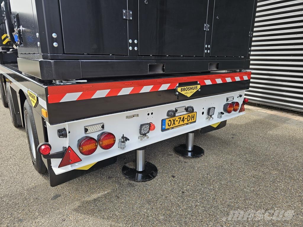 Broshuis 3ABSD / EXTENADABLE / HIAB 95 tm + JIB / ELECTRIC نصف مقطورة مسطحة منخفضة