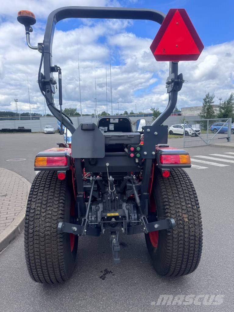 Kubota L1-382 HST الجرارات