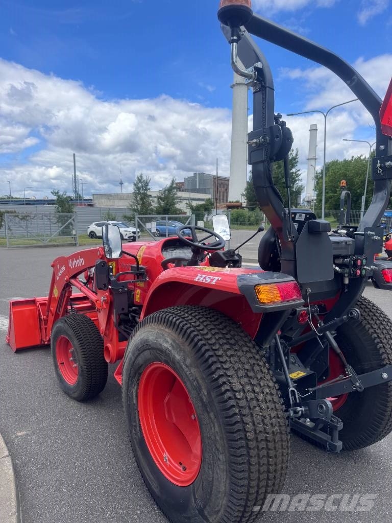 Kubota L1-382 HST الجرارات