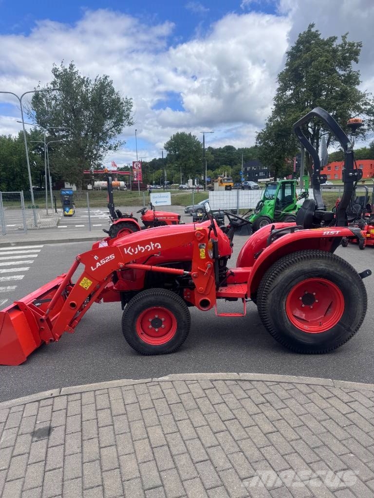 Kubota L1-382 HST الجرارات