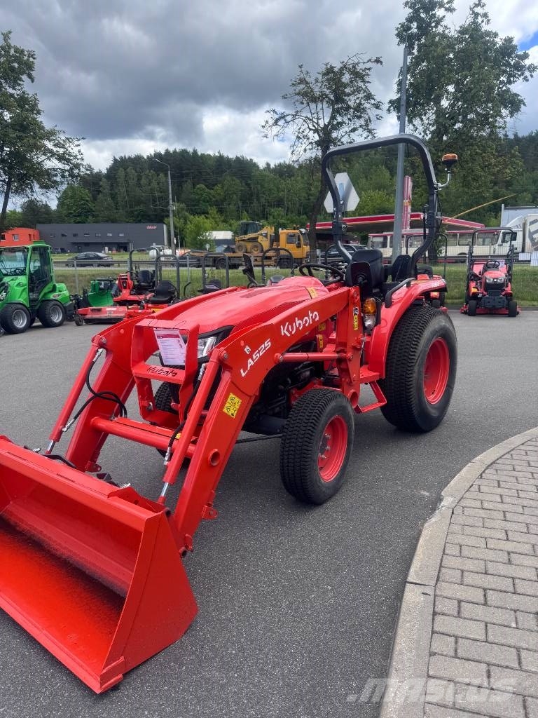 Kubota L1-382 HST الجرارات