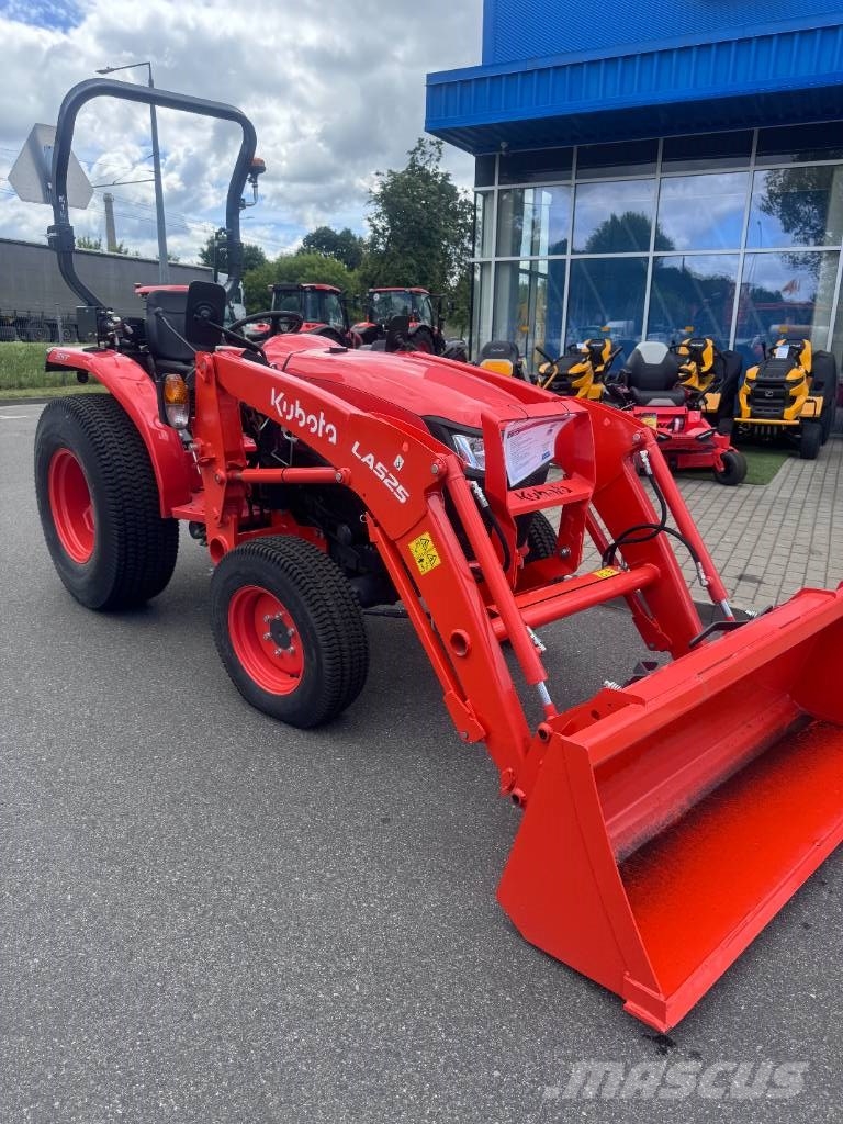 Kubota L1-382 HST الجرارات
