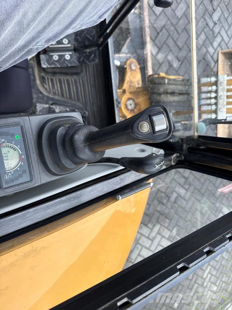 CAT 302.7 Powertilt | 1331 Hours | Year: 2019 | 3x buc 小型挖土機/掘鑿機<7t(小型挖掘機)