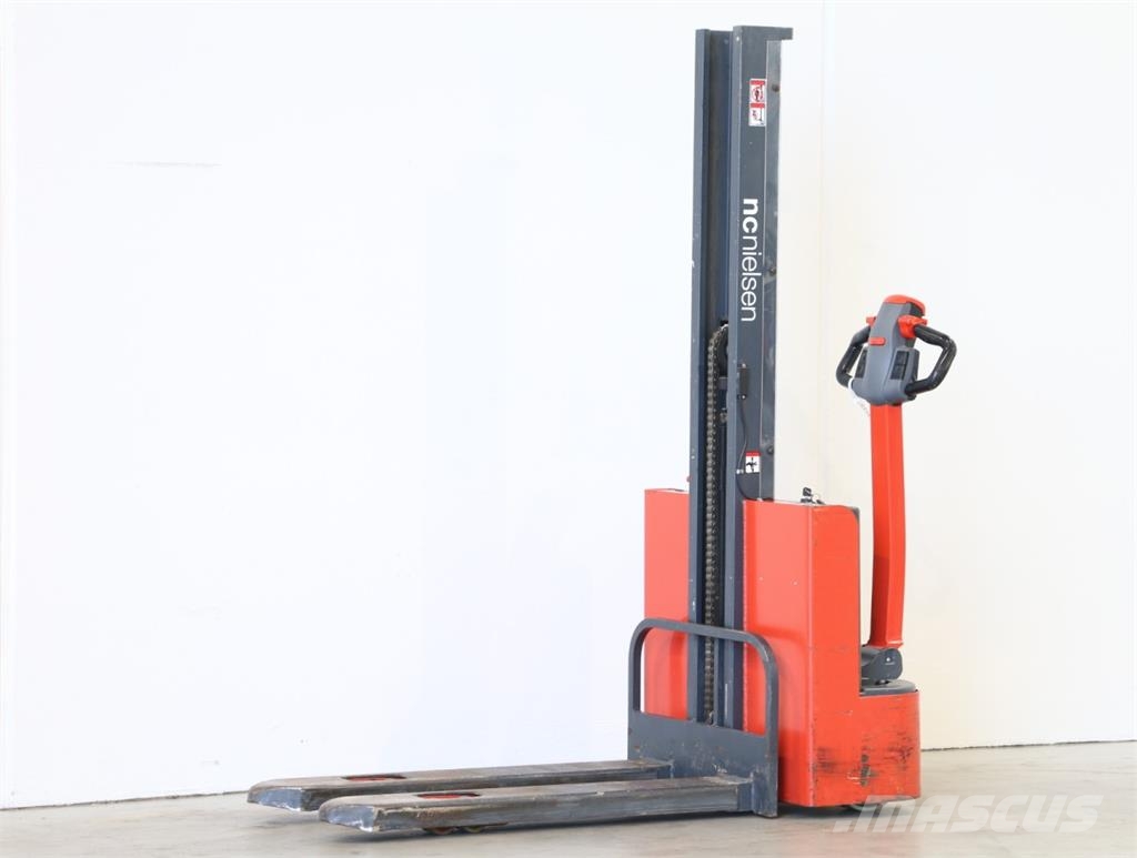 Linde MM10/1167-02 Meeloop stapelaar