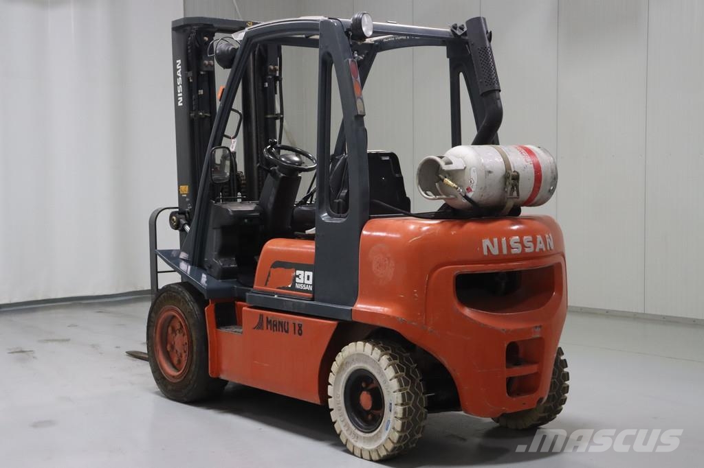 Nissan UGD02A30PQ Gāzes autoiekrāvēji (LPG)