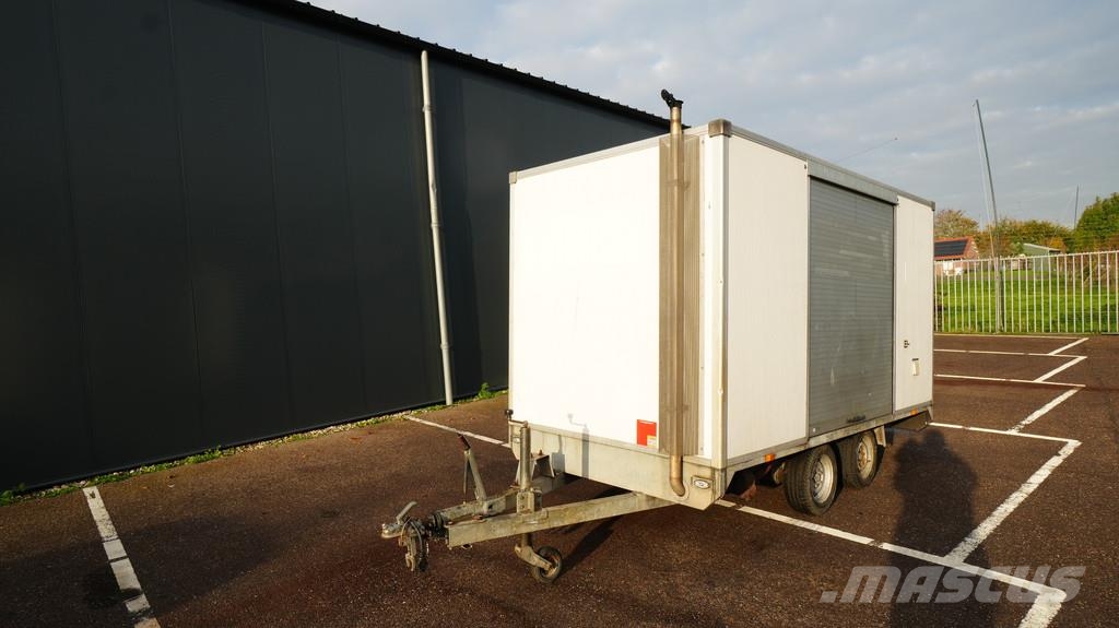 2 axle trailer with Atlas Copco XAHS37 compressor Furgons