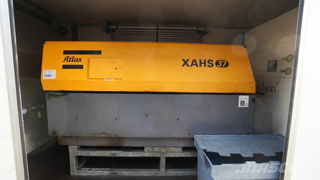 Peters 2 axle trailer with Atlas Copco XAHS37 compressor Kapali kasa treylerler