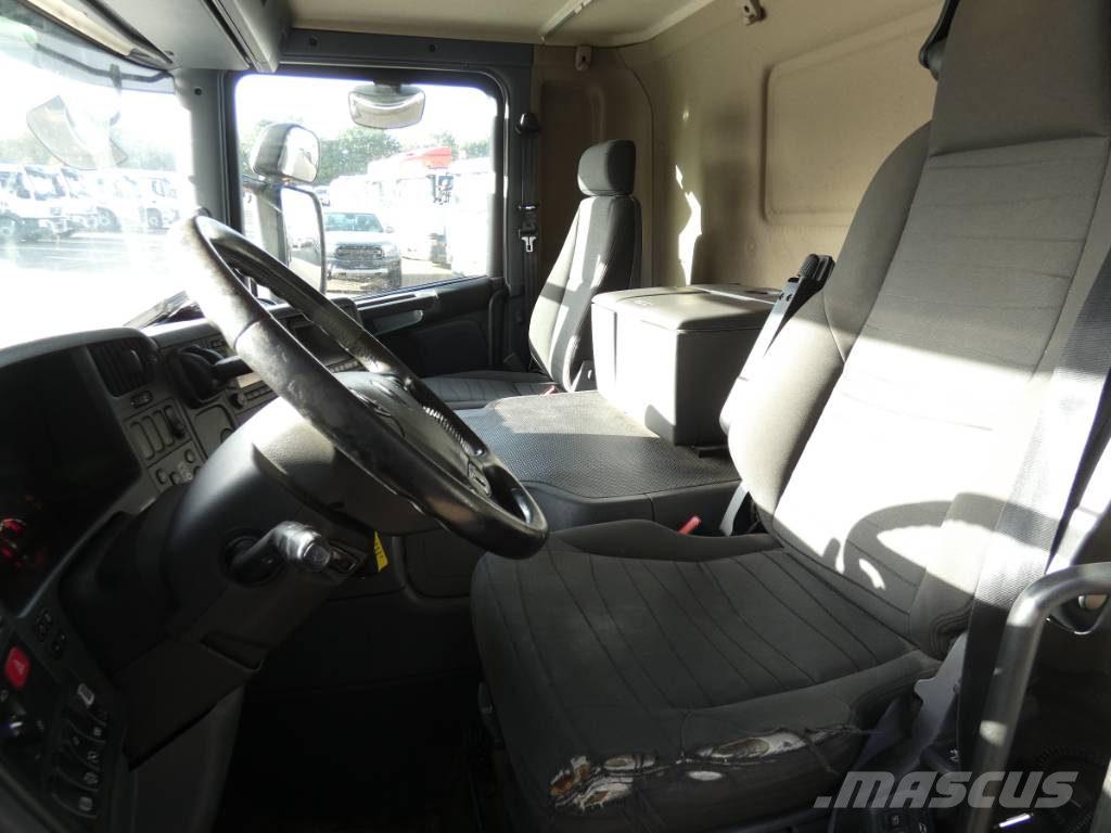 Scania P 360 クレーントラック、ユニック車