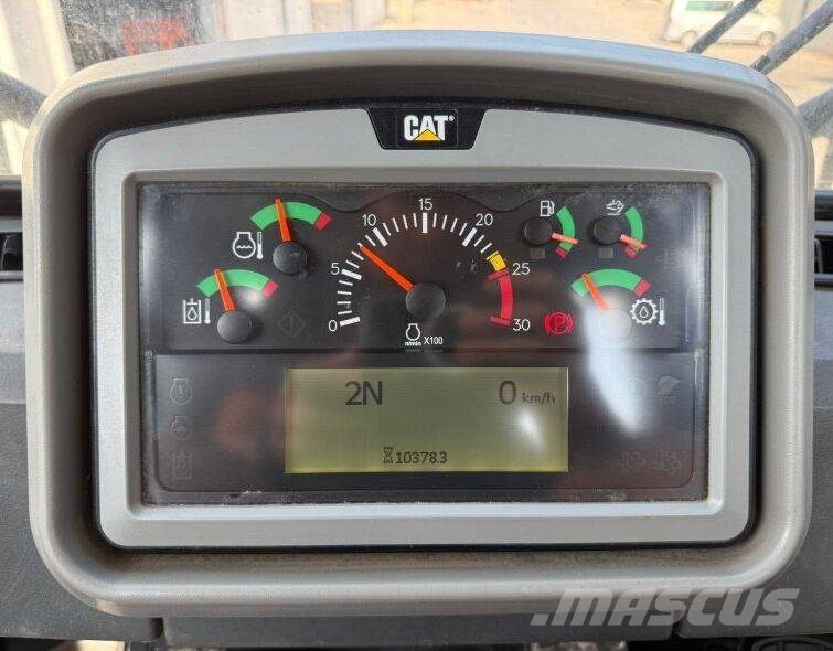 CAT 826K Skládkové kompaktory
