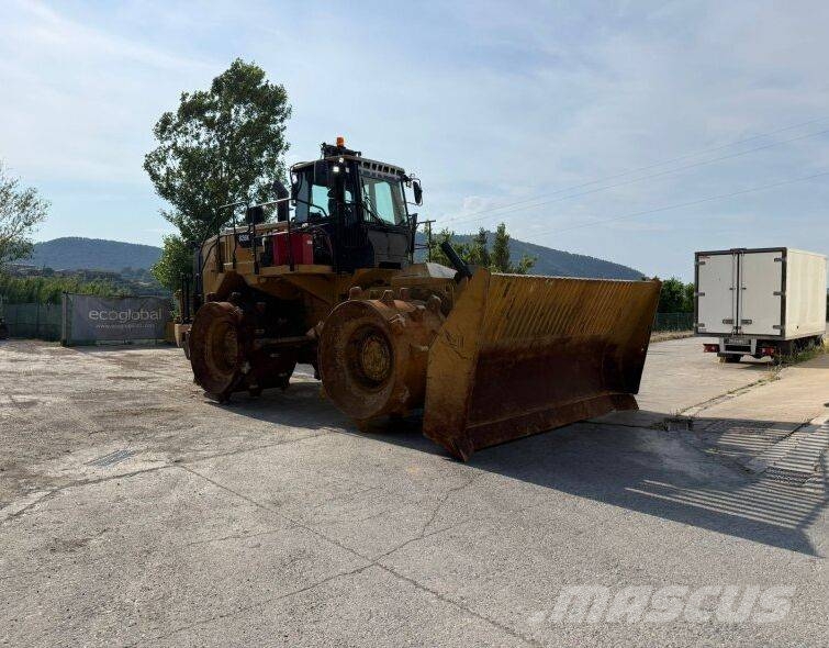 CAT 826K Skládkové kompaktory