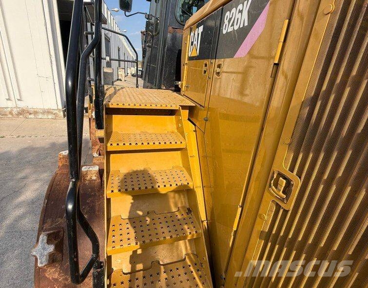 CAT 826K Skládkové kompaktory