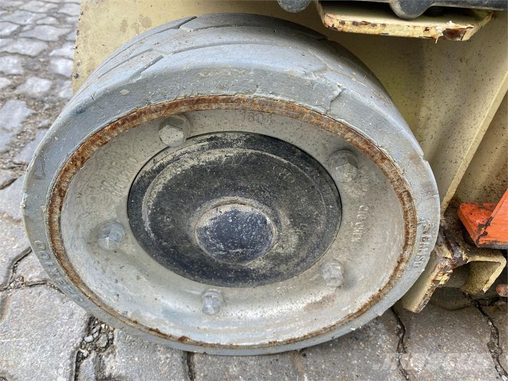 JLG 1230ES Henkilönostimet ja nostolaitteet