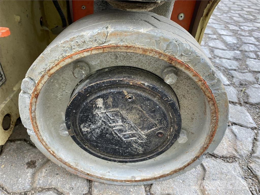 JLG 1230ES Henkilönostimet ja nostolaitteet