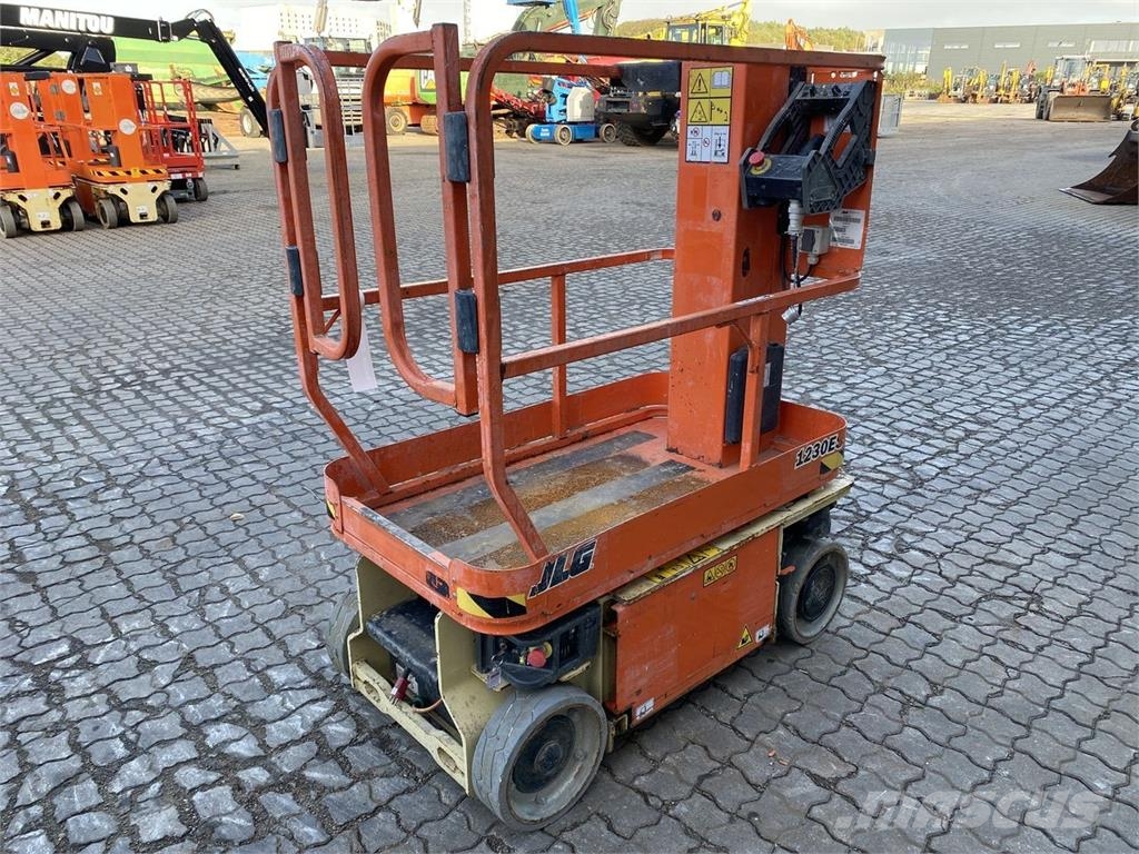 JLG 1230ES Henkilönostimet ja nostolaitteet