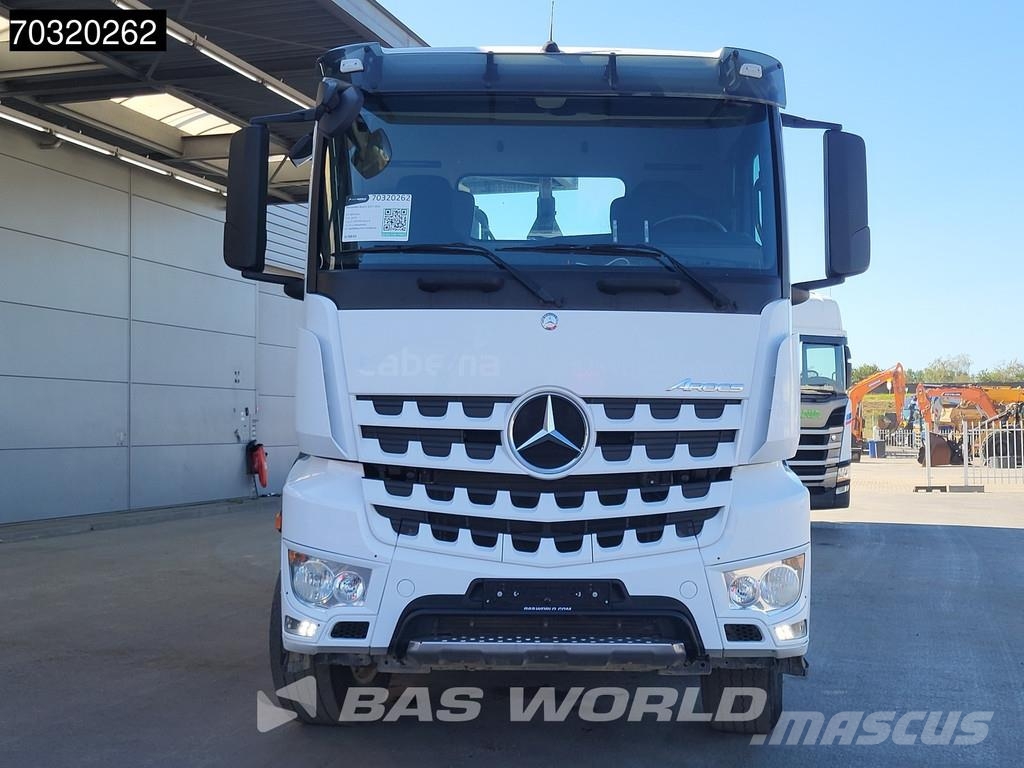 Mercedes-Benz Arocs 3251 8X4 25tons hooklift Retarder Steel susp Camiones elevadores de gancho