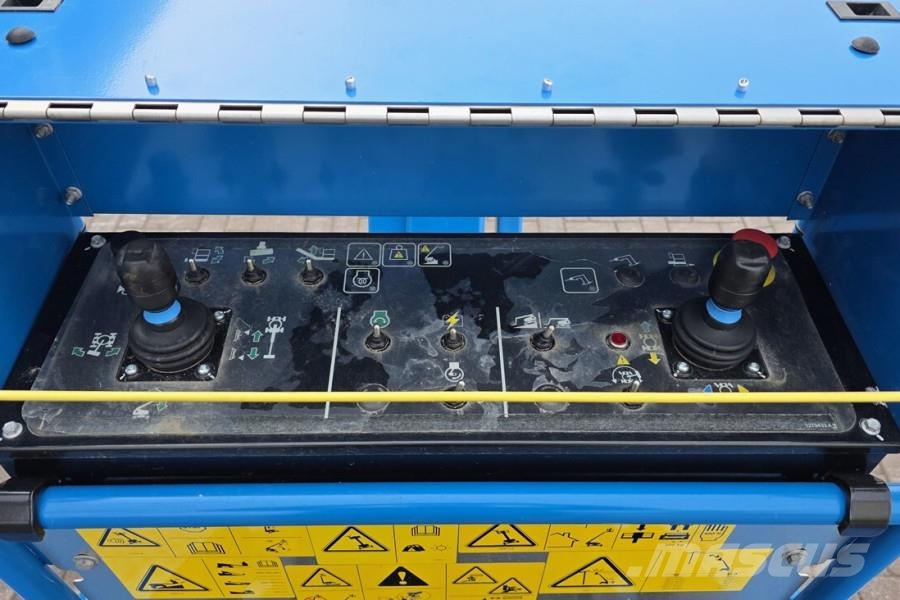 Genie S-80J Trax Valid inspection, Diesel, 4x4 Drive, 26 견인식 전동이동 리프트