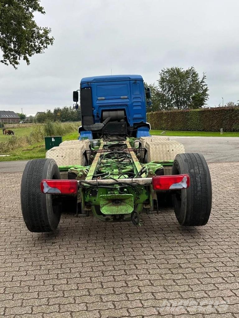 MAN TGA 35.480 8x4!! TRIPLE CHASSIS!! Camiones con chasís y cabina