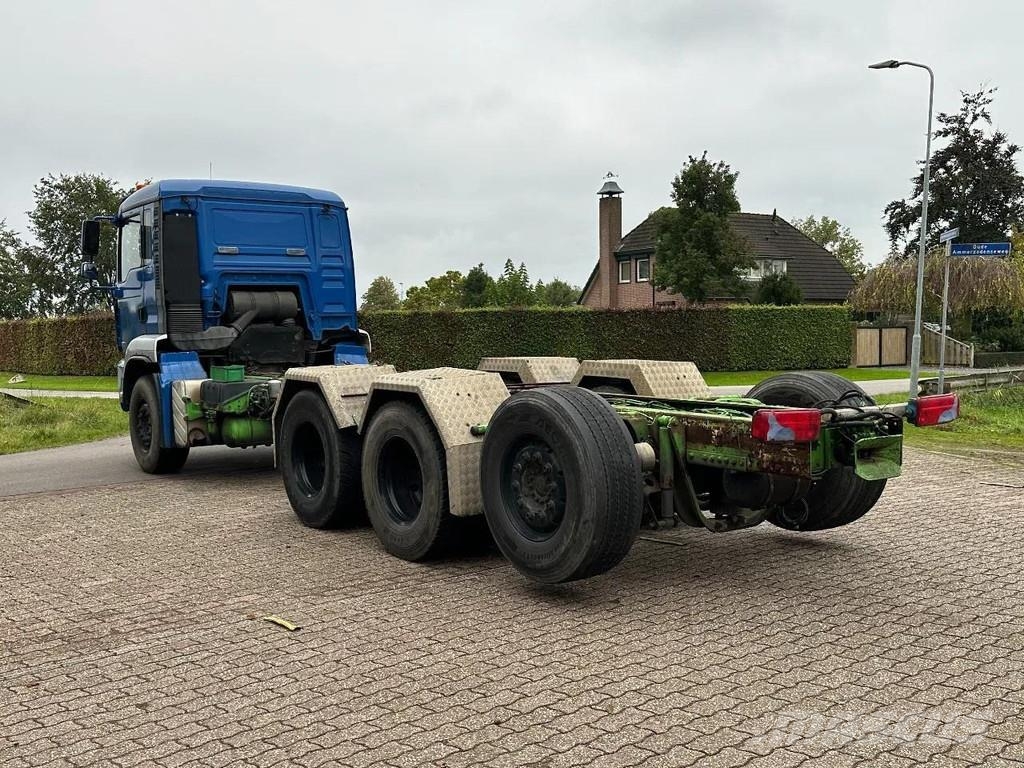 MAN TGA 35.480 8x4!! TRIPLE CHASSIS!! Camiones con chasís y cabina