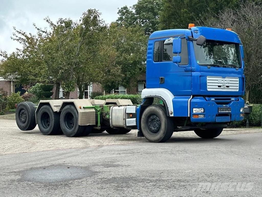 MAN TGA 35.480 8x4!! TRIPLE CHASSIS!! Camiones con chasís y cabina