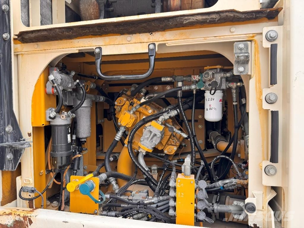 CAT 324 E . 履带挖掘机