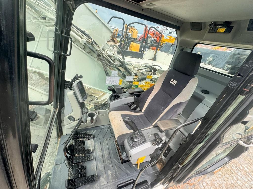CAT 324 E . 履带挖掘机