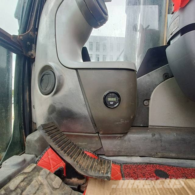 CAT 320 D 대형 굴삭기 29톤 이상