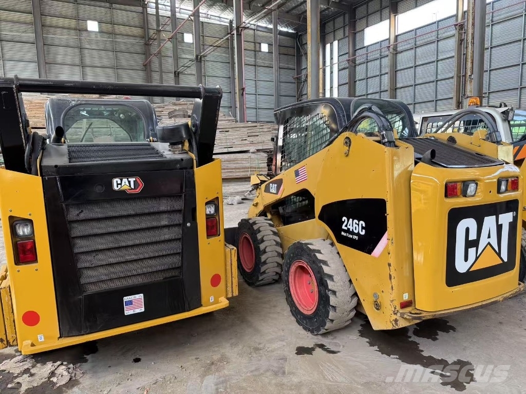 CAT 246C and 262D Φορτωτάκια