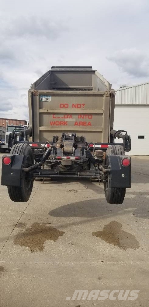 Mack RD 688 S Billenő teherautók