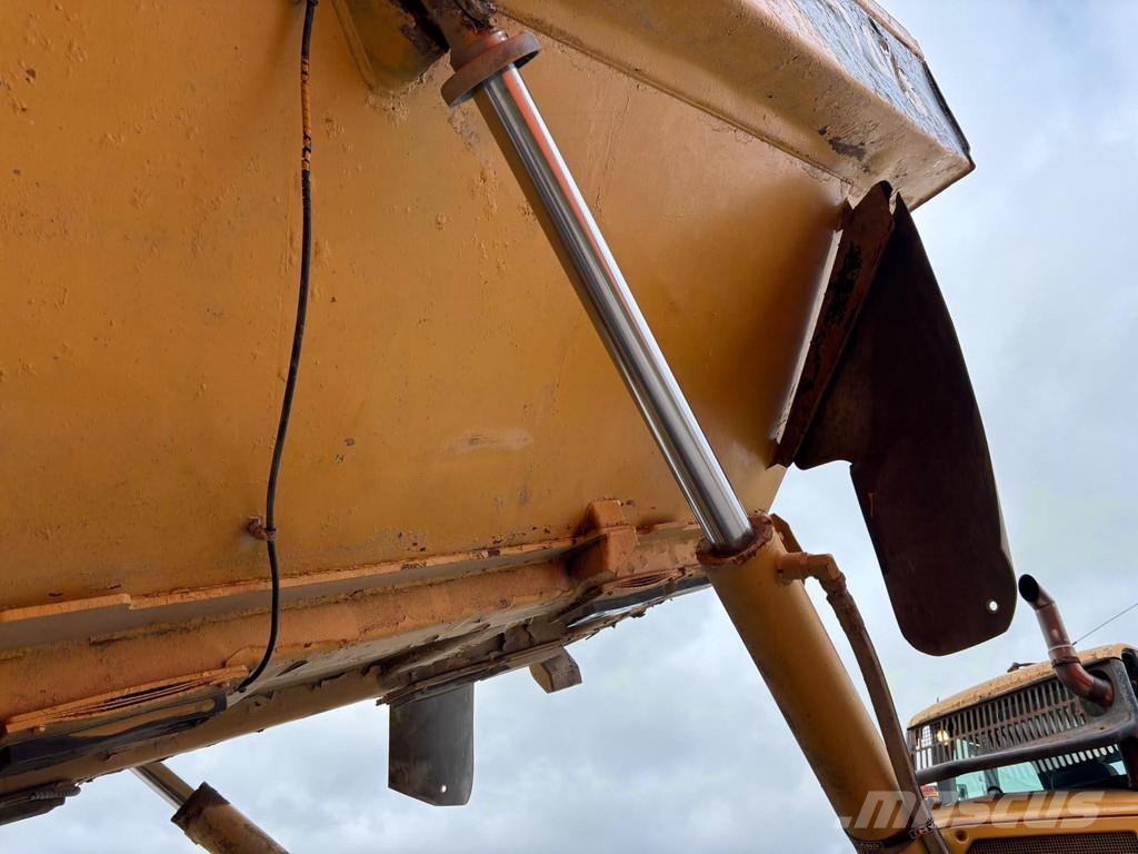 CAT 740 6x6 AC Dumper - Knickgelenk
